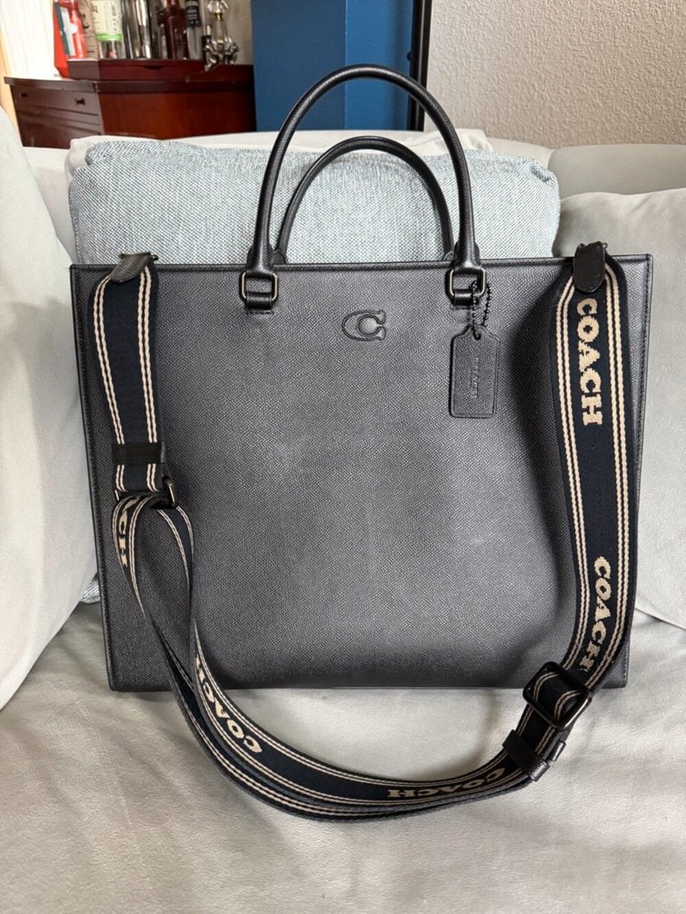 Like new, Coach Tote40, Black crossgrain bag with 2 different straps